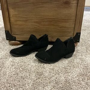 GUC TOP Moda Black Suede Ankle Booties